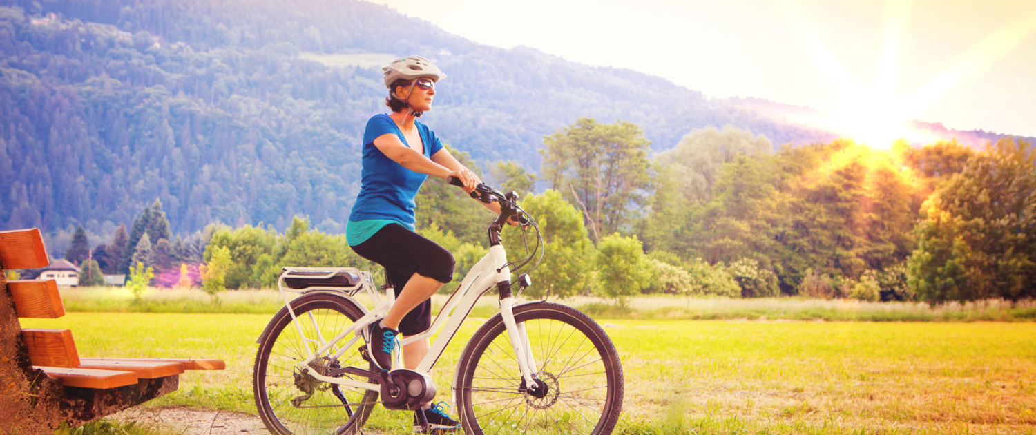 woman enjoying nature with bike/e-power 06